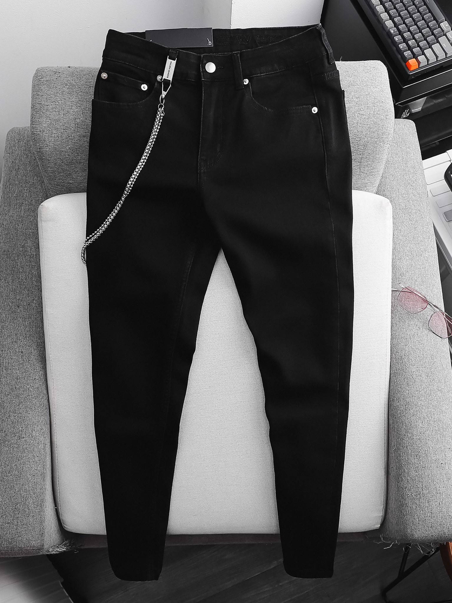 Black Denim Jeans With Chain Black Denim Jeans With Chain