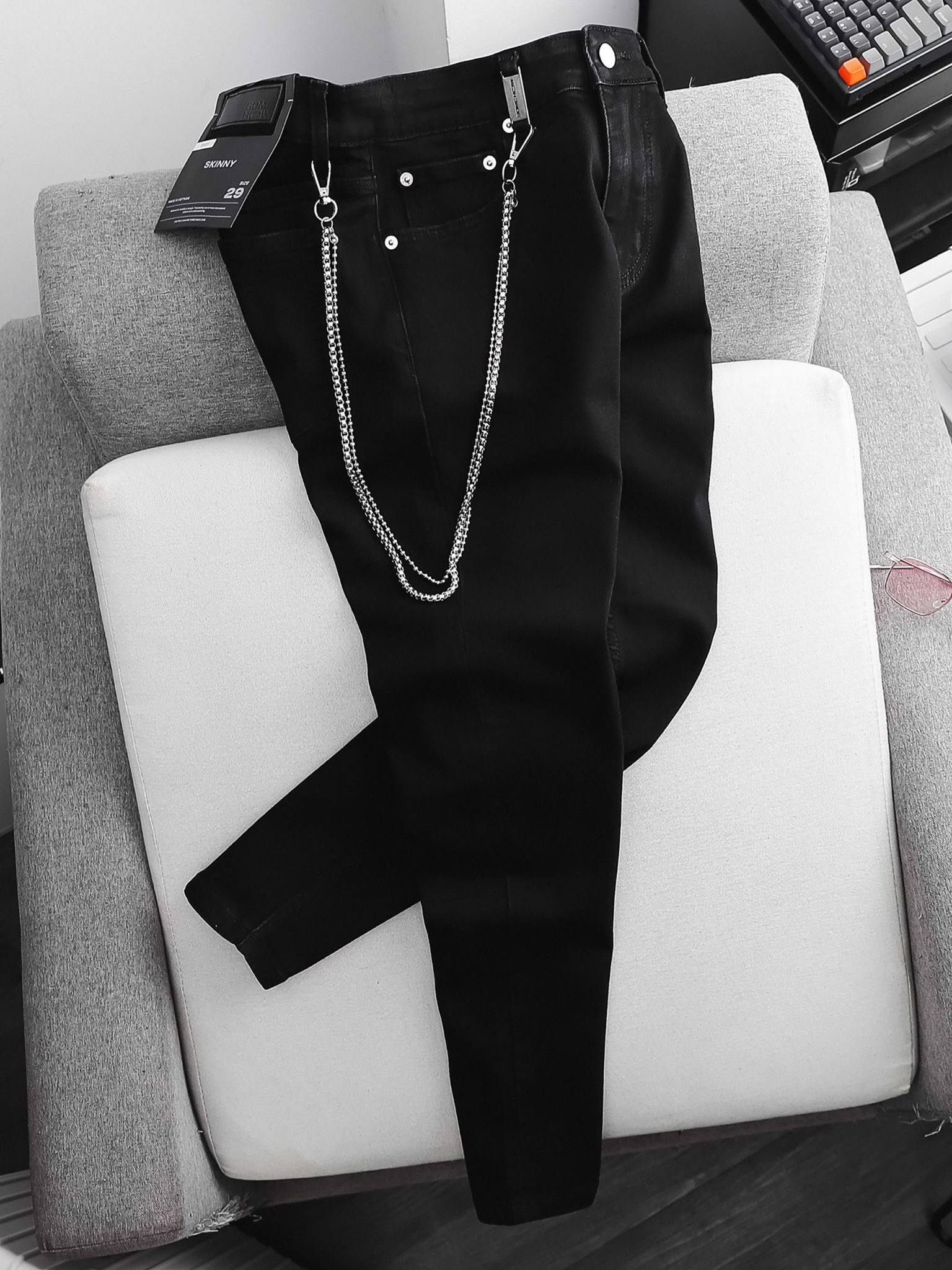 Black Denim Jeans With Chain Black Denim Jeans With Chain